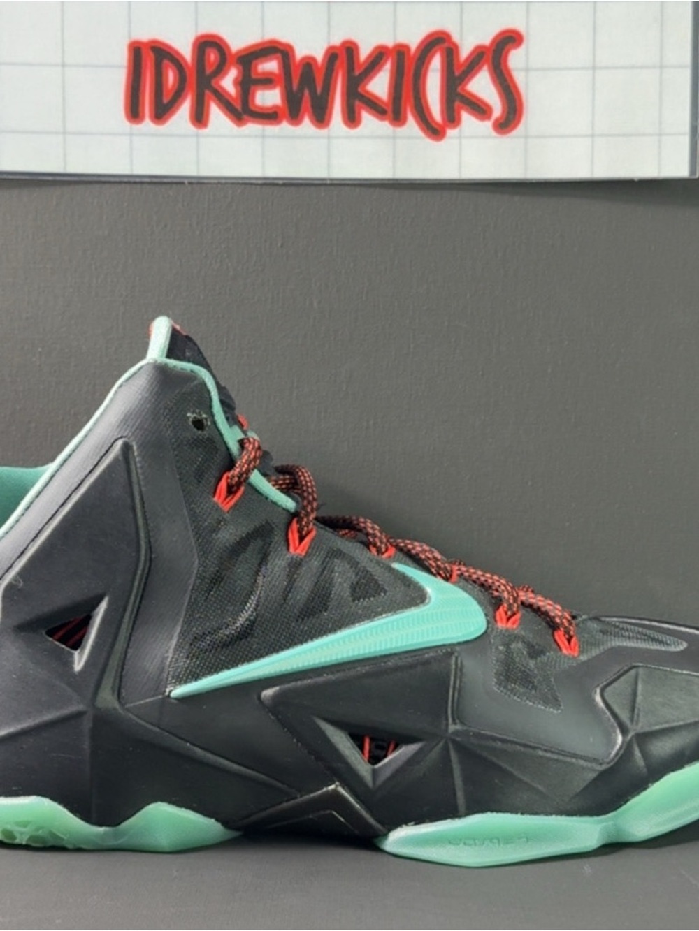 NIKE LEBRON 11 JADE SIZE 8 SNEAKERS 616175 004